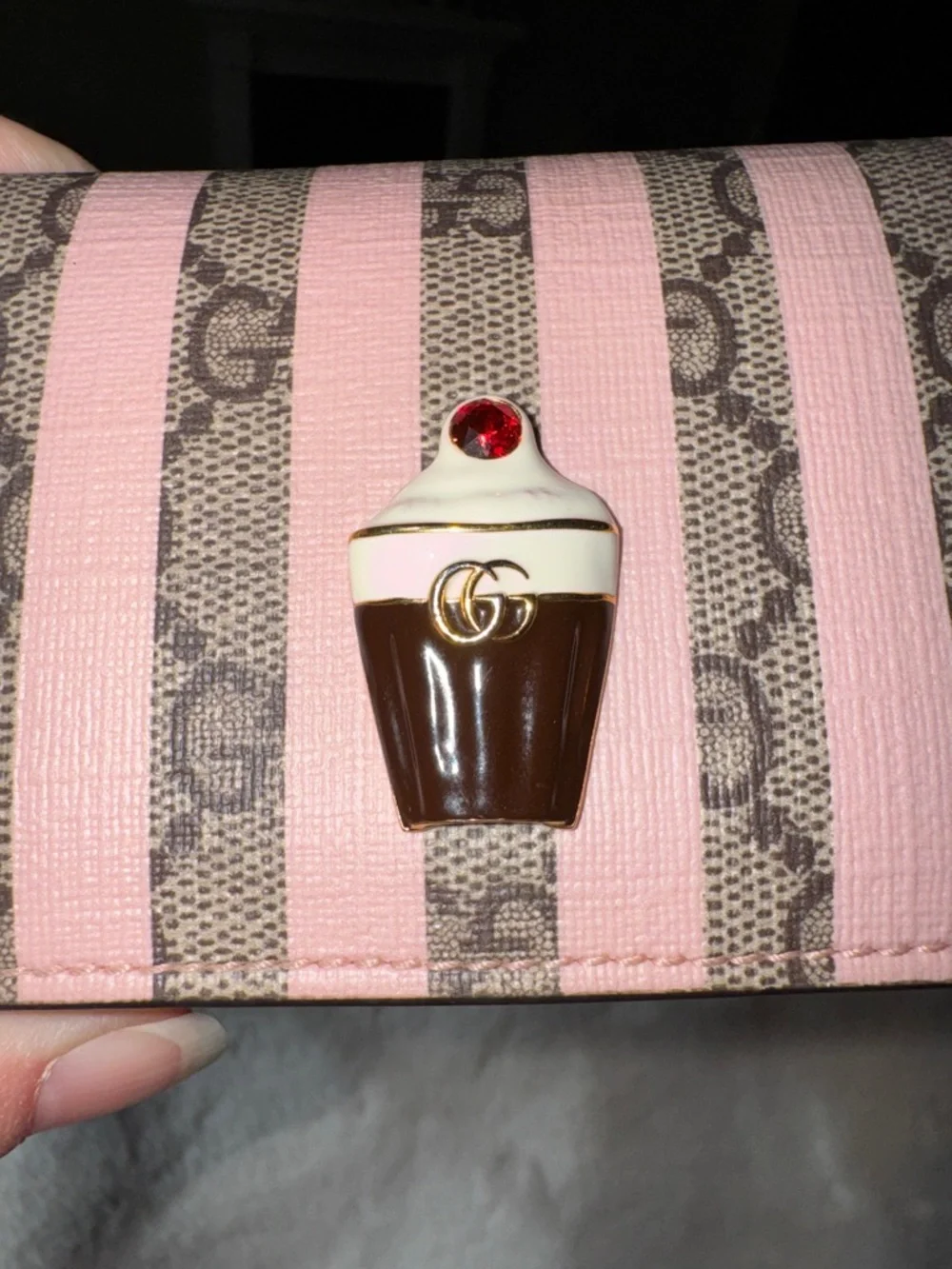 GUCCI ICE CREAM FLOAT - Picture 4 of 14